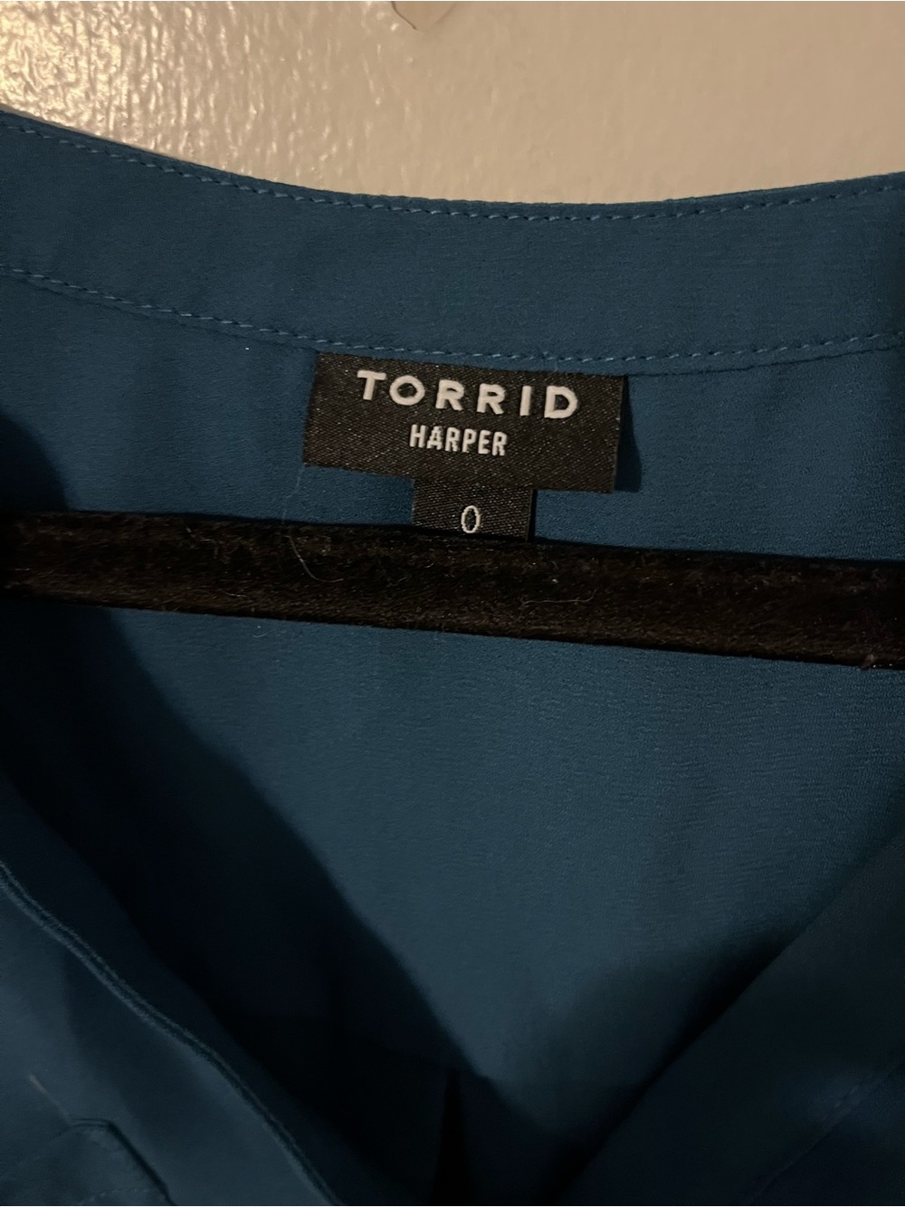 torrid Harper Teal V-Neck Roll-Tab Blouse - Picture 3 of 5
